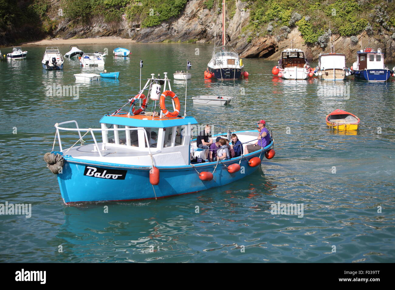 Port de Newquay, Newquay, Cornwall, UK. 6e août, 2015. Météo France : marée haute et un matin ensoleillé apporte une gamme d'activités de port de Newquay. L 'Baloo' chefs dehors sur un voyage de plaisir du port. Credit : Nicholas Burningham/Alamy Live News Banque D'Images