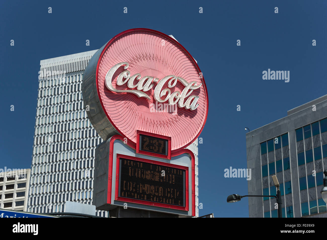 HORLOGE NÉON PUBLIQUE COCA COLA SIGNE FIVE POINTS DISTRICT CENTRE-VILLE ATLANTA GÉORGIE USA Banque D'Images