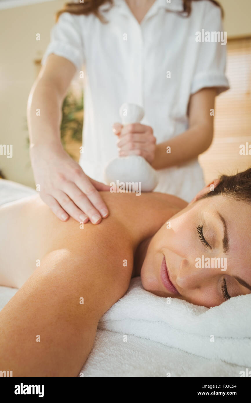 Young woman getting massage herbal compress Banque D'Images