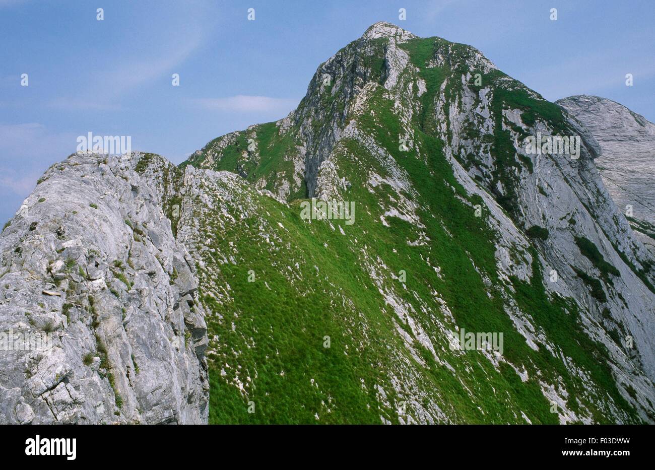 A contrario Monte (1789 mètres), Parc Régional des Alpes Apuanes, Toscane, Italie. Banque D'Images