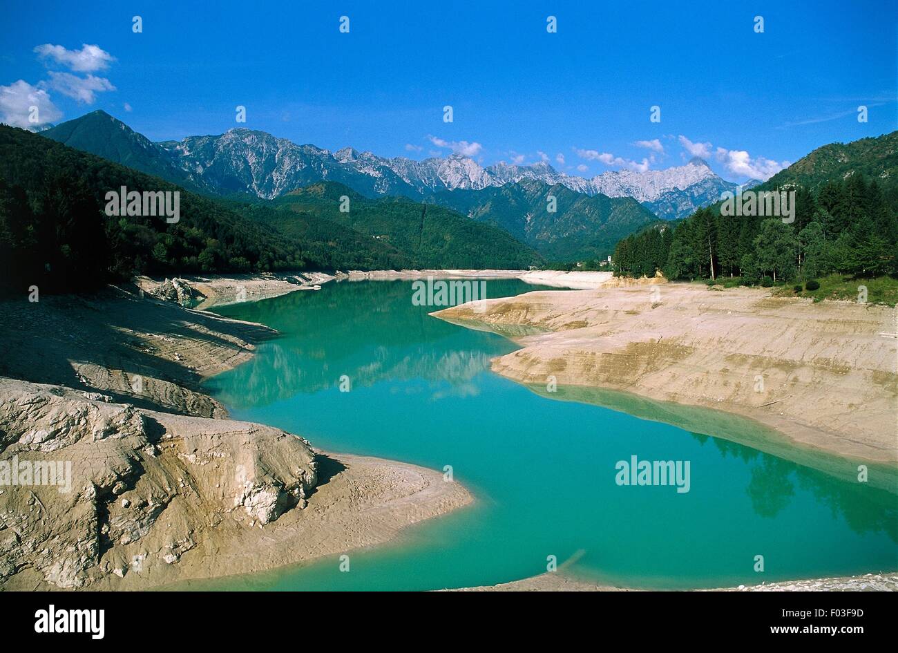 Lac Barcis, Crep Nudo en arrière-plan , Val Cellina, Frioul-Vénétie Julienne, Italie. Banque D'Images