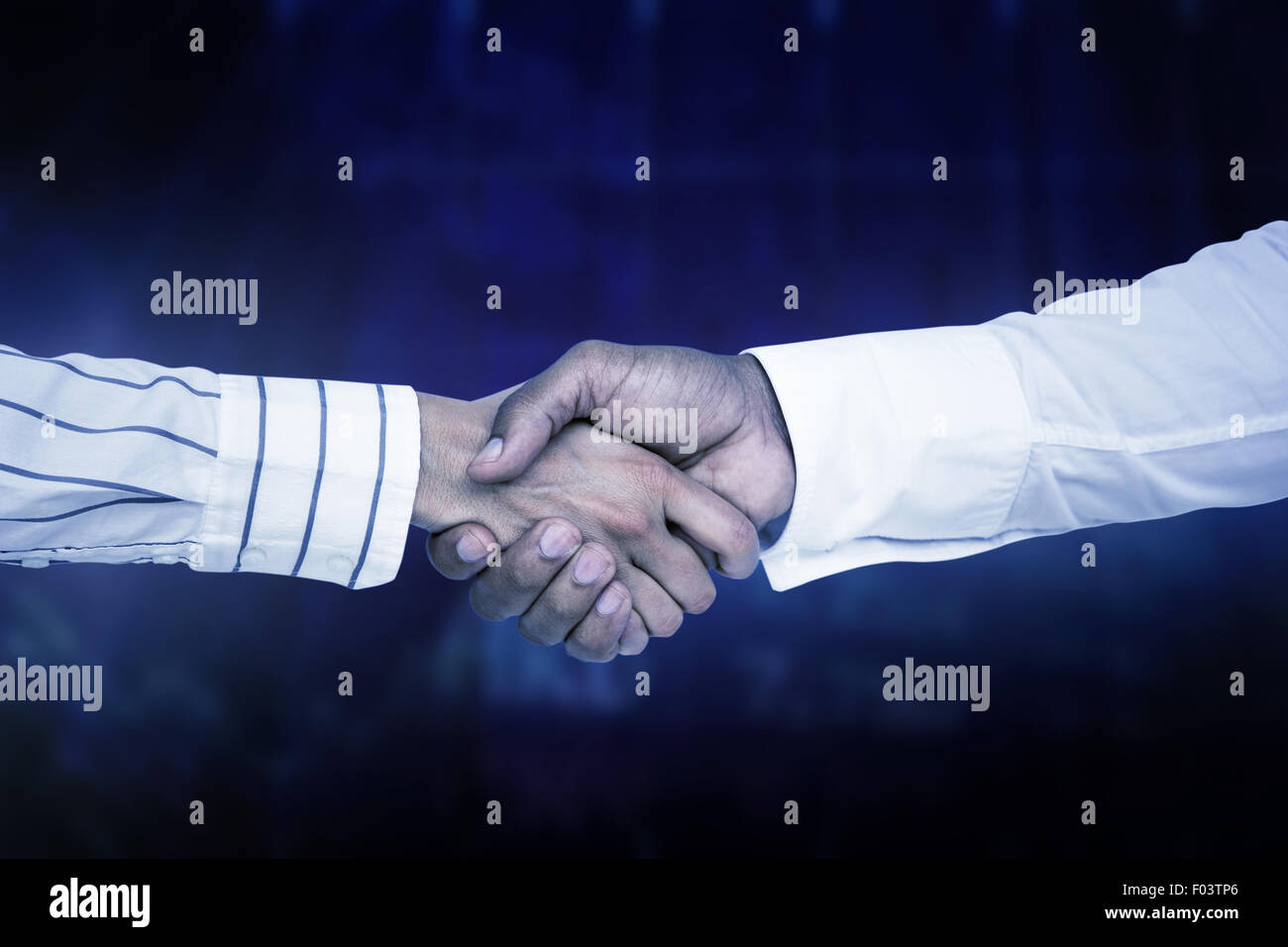 Image composite de business people shaking hands Banque D'Images