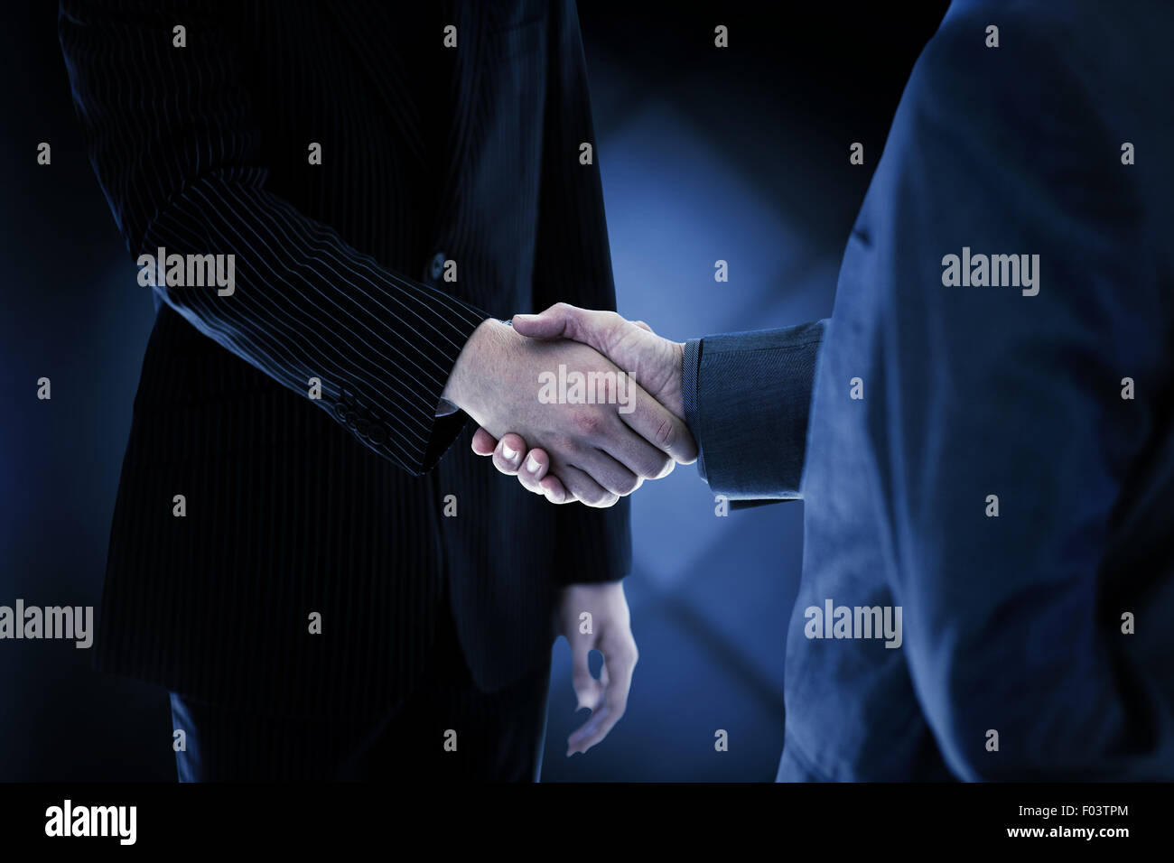 Image composite de business people shaking hands Banque D'Images