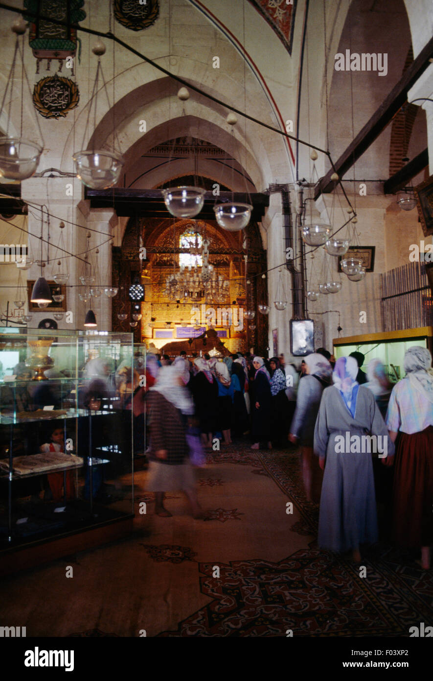 L'intérieur de Mevlana Tekkesi avec le musée et le tombeau de Jalal ad-Din Muhammad Rumi (1207-1273), Konya. La Turquie, 16e siècle. Banque D'Images