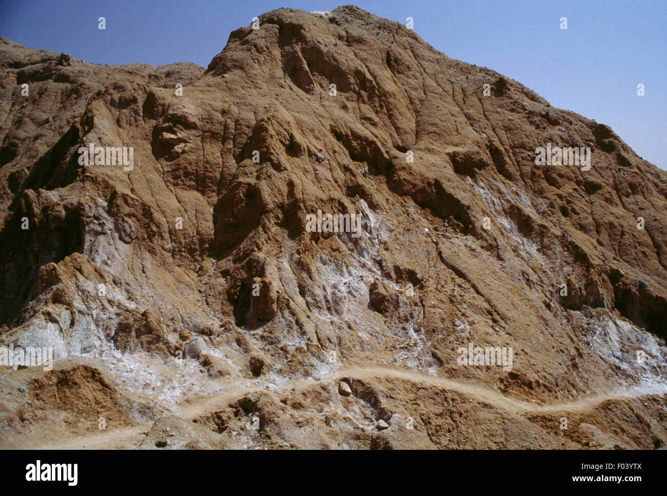 Ce qu'on appelle le rocher de sel (Hadjer El Melh, Salt Rock), du sel de  roche près de Djelfa, Algérie massif Photo Stock - Alamy