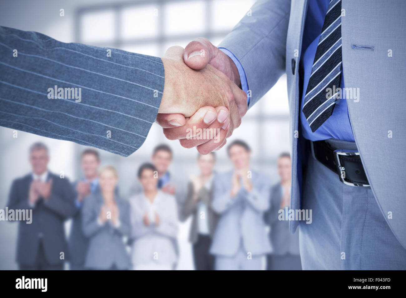 Image composite de businessman shaking hands with a co worker Banque D'Images