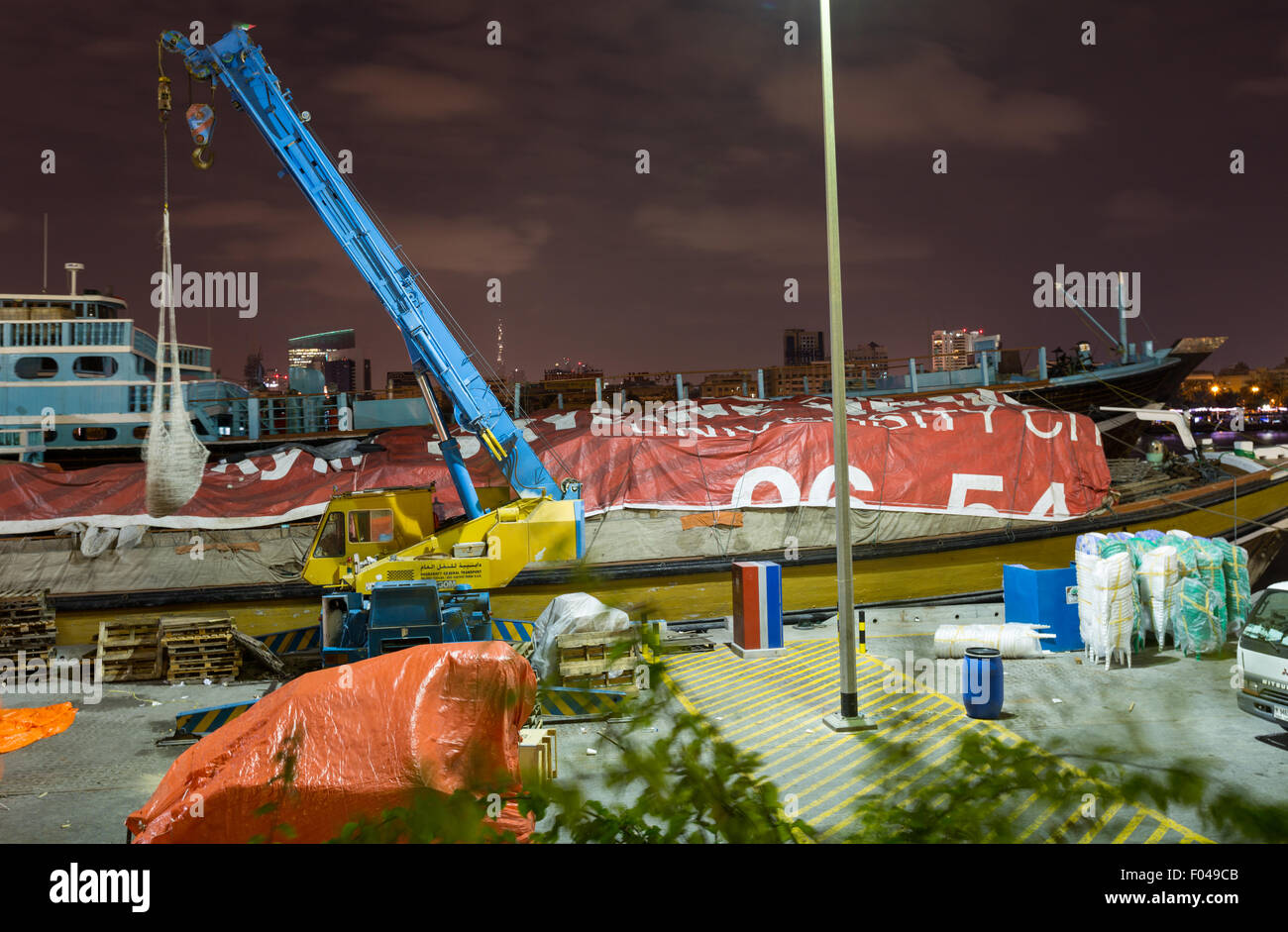 Dubaï, Émirats arabes unis - janvier 18 : Abra ferries le 18 janvier 2014 à Dubaï, AUX ÉMIRATS ARABES UNIS. La technologie de la construction navale n'est pas changé par la Banque D'Images