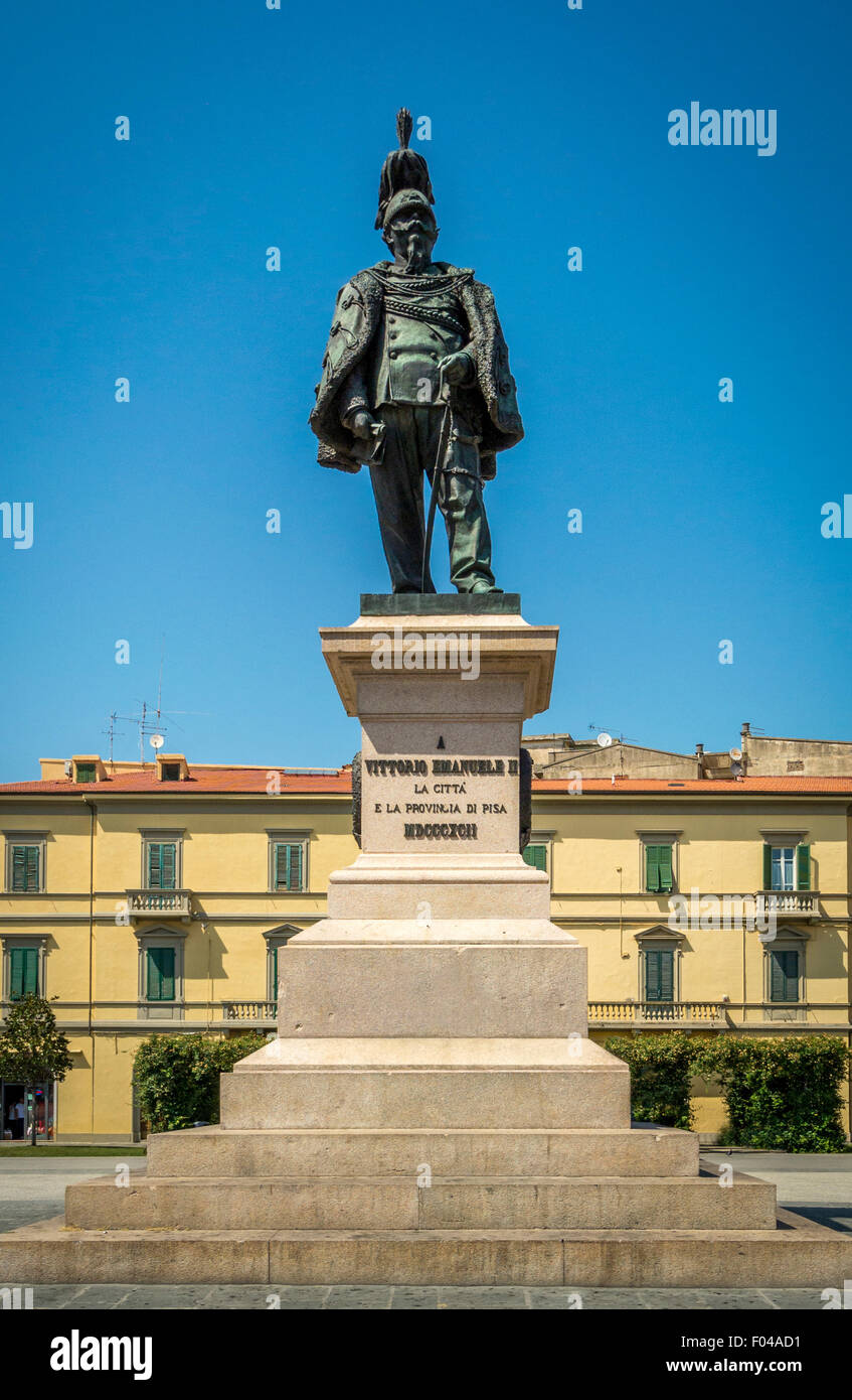 Statue de Vittorio Emmanuel II, roi d'Italie sur la Piazza Vittorio Emmanuel ll. Pise, Toscane, Italie. Banque D'Images