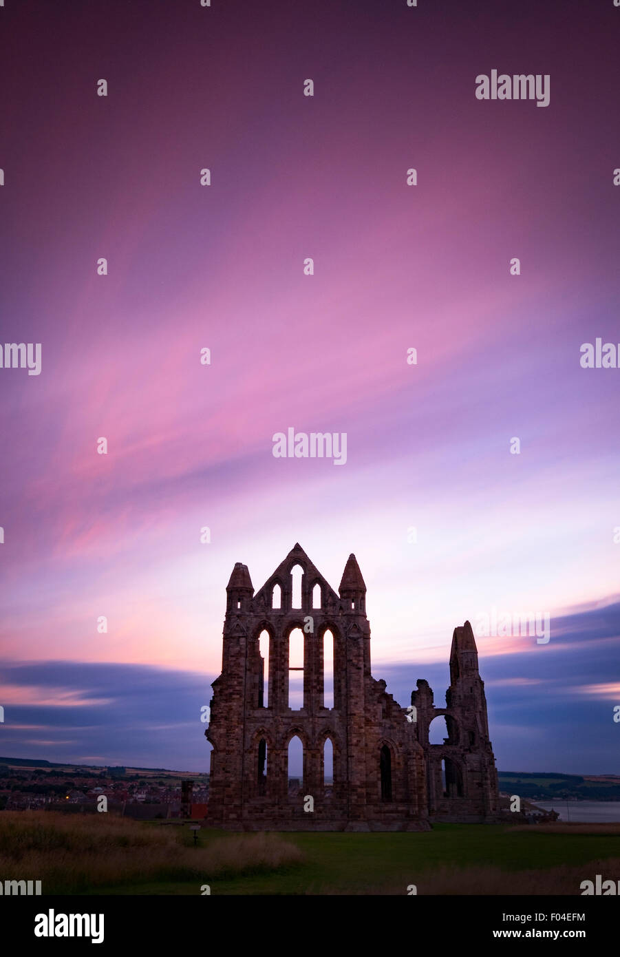 L'Abbaye de Whitby de Whitby, dans le Yorkshire, UK en photo au coucher du soleil Banque D'Images
