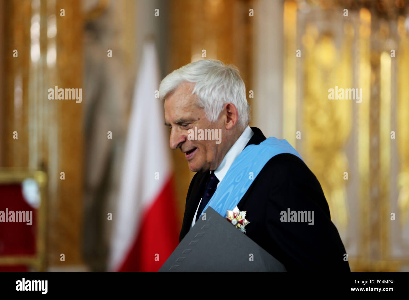 Varsovie, Pologne. Le 06 août, 2015. L'ancien Premier Ministre de la Pologne, Jerszy Buzek, assiste à une cérémonie pour le nouveau président de la Pologne, Andrzej Duda dans le Château Royal de Varsovie. Le nouveau président de la Pologne a été inauguré dans la capitale de la Pologne ville de Varsovie. M. Andrzej Duda a remporté l'élection présidentielle à la fin de mai en Pologne. Il a prêté serment en tant que 4e de la Pologne Président démocratiquement élu en Pologne Sejm "du" le jeudi matin. Crédit : Anna Ferensowicz/ Pacific Press/Alamy Live News Banque D'Images