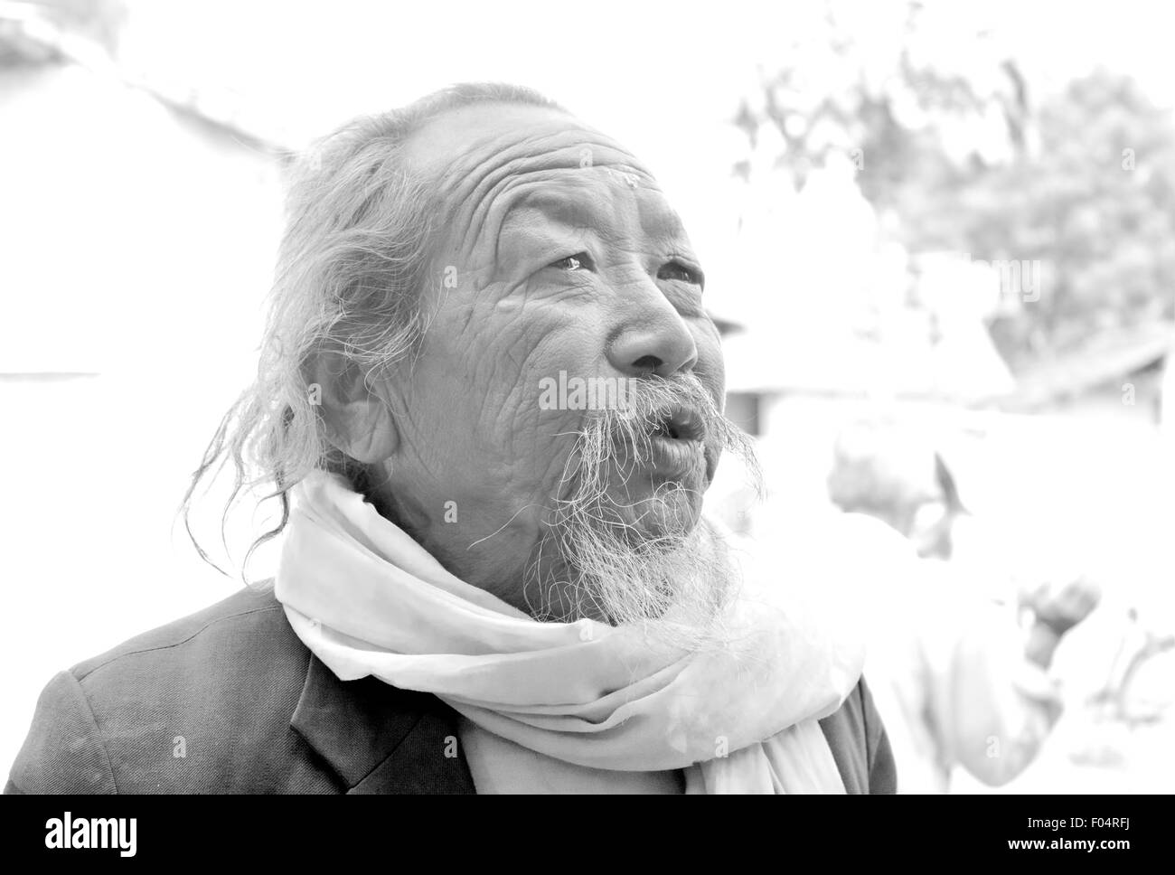 Vieux népalais Man. candid portrait d'un vieil homme népalais de Mongolie Banque D'Images