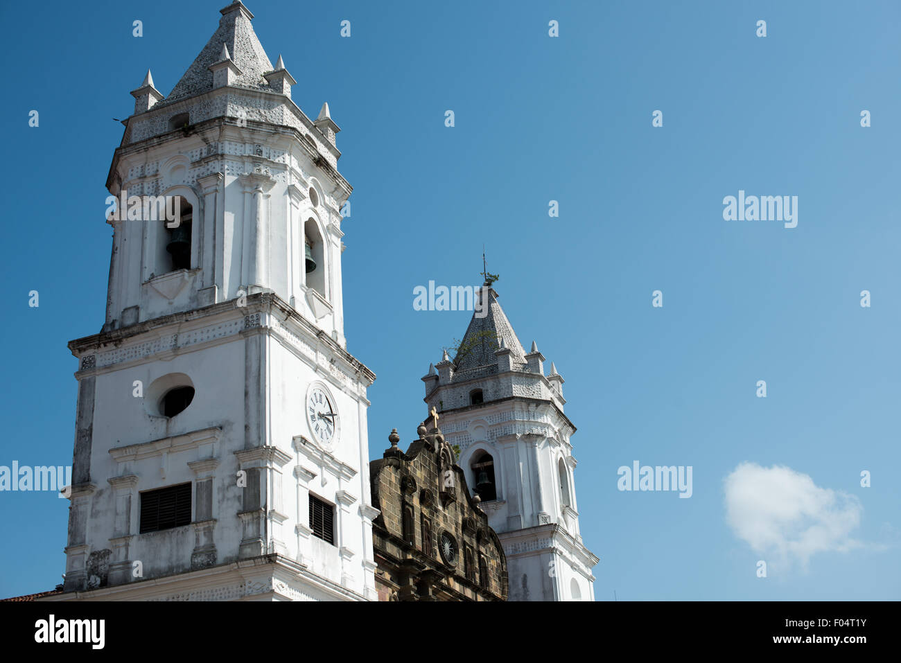 PANAMA CITY, Panama — commencée en 1688, l'église a été consacrée en 1796. Il a été conçu par des ingénieurs militaires, et une partie de la vieille façade en pierre a utilisé des matériaux originaux des ruines du vieux Panama. Il a été rénové en 2003. Banque D'Images