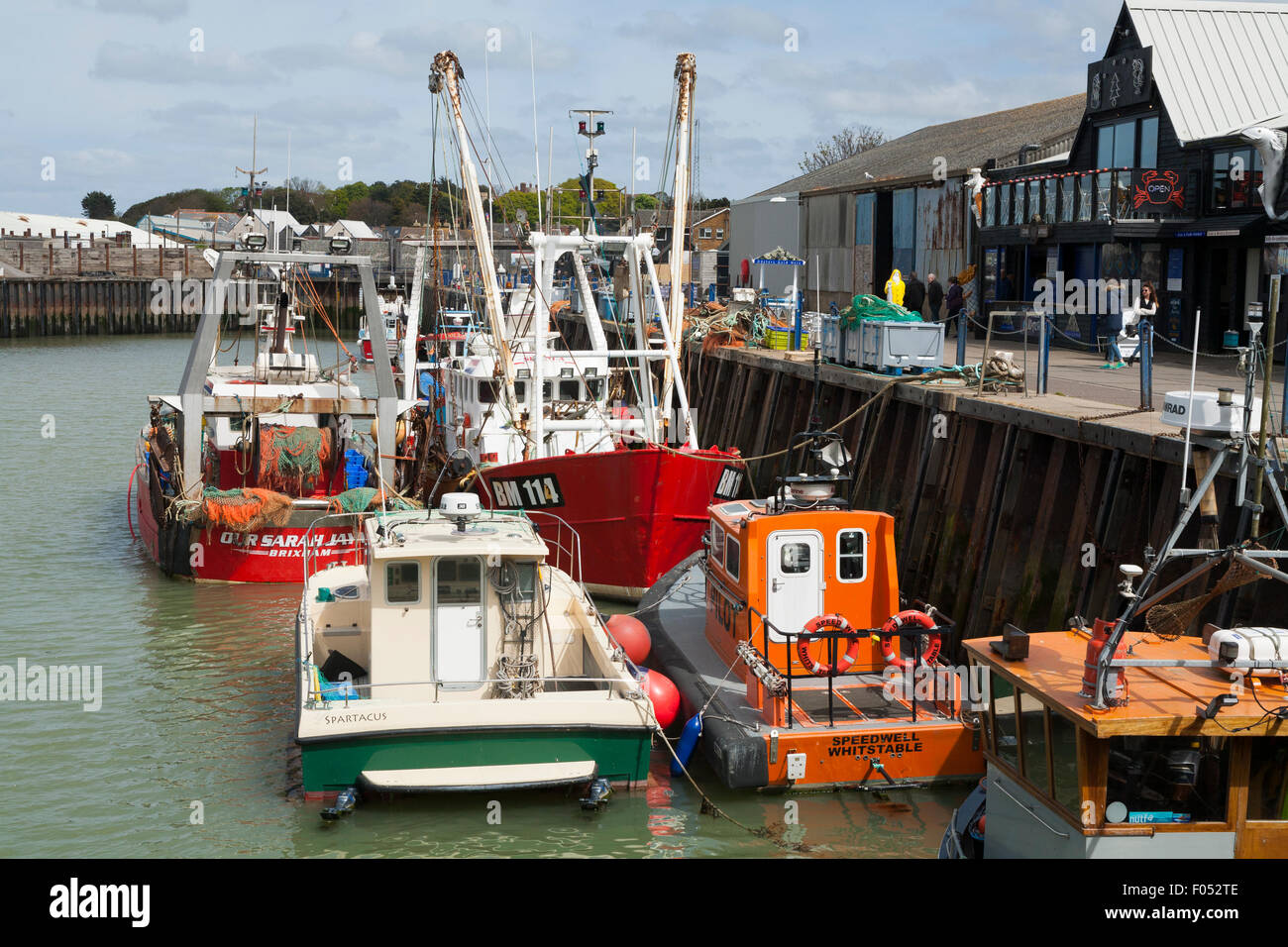 Bateau de pêche / bateaux à quai dans le port de Whitstable, Whitstable. Kent. UK Banque D'Images