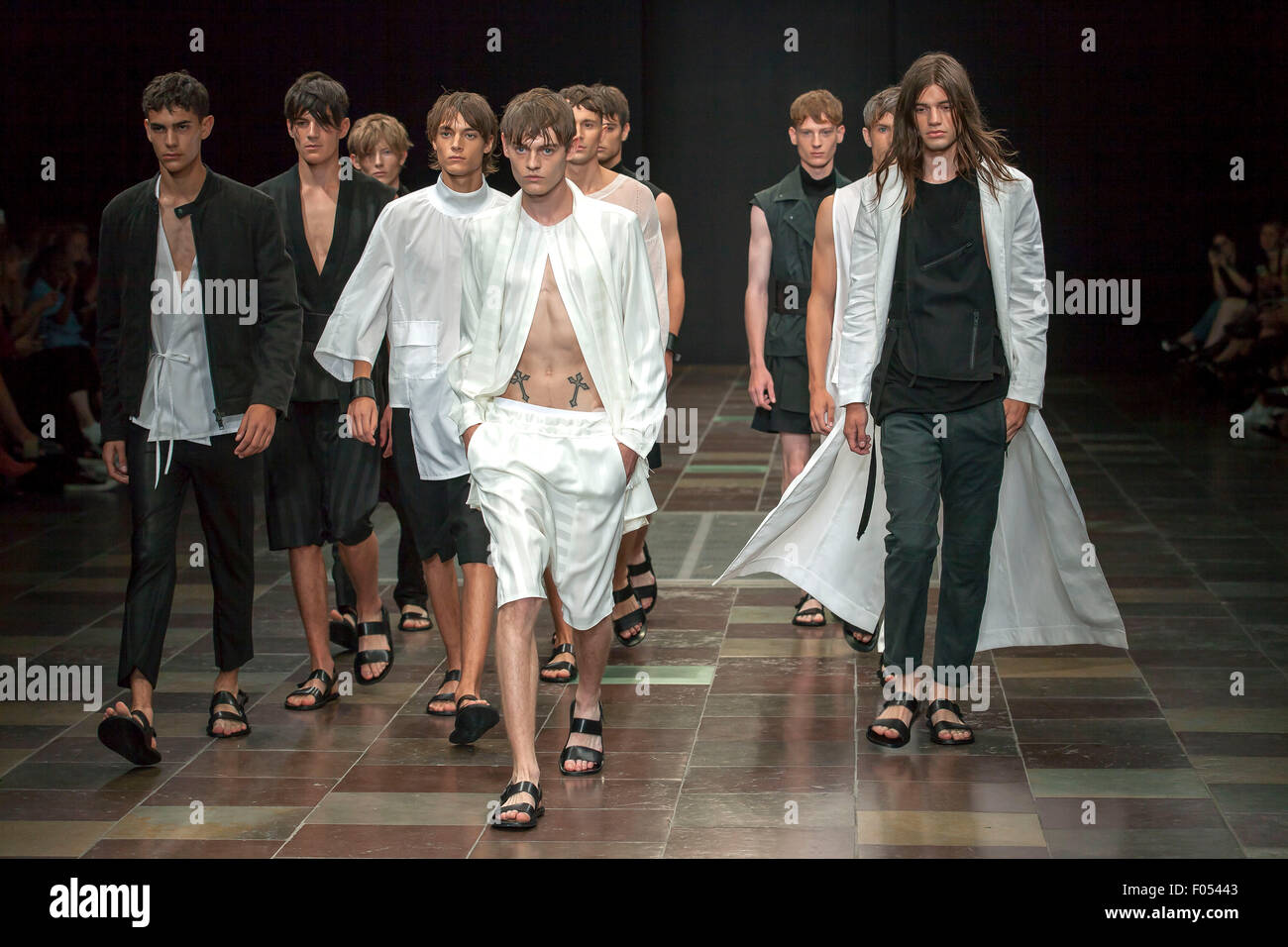 Copenhague, Danemark. 7e août, 2015. La piste promenades modèles portant des dessins de Jean Phillip durant la Fashion Week de Copenhague Printemps/Été 2016 - Copenhague, Danemark : OJPHOTOS Crédit/Alamy Live News Banque D'Images