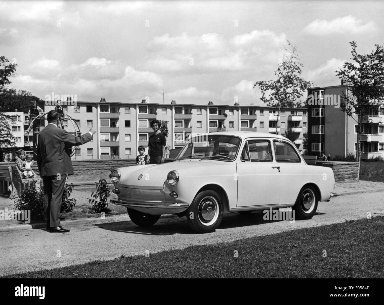 Transport / transport, voitures, variantes de véhicule, Volkswagen, VW 1500 Limousine, dans une zone de développement, 1961, droits supplémentaires-Clearences-non disponible Banque D'Images