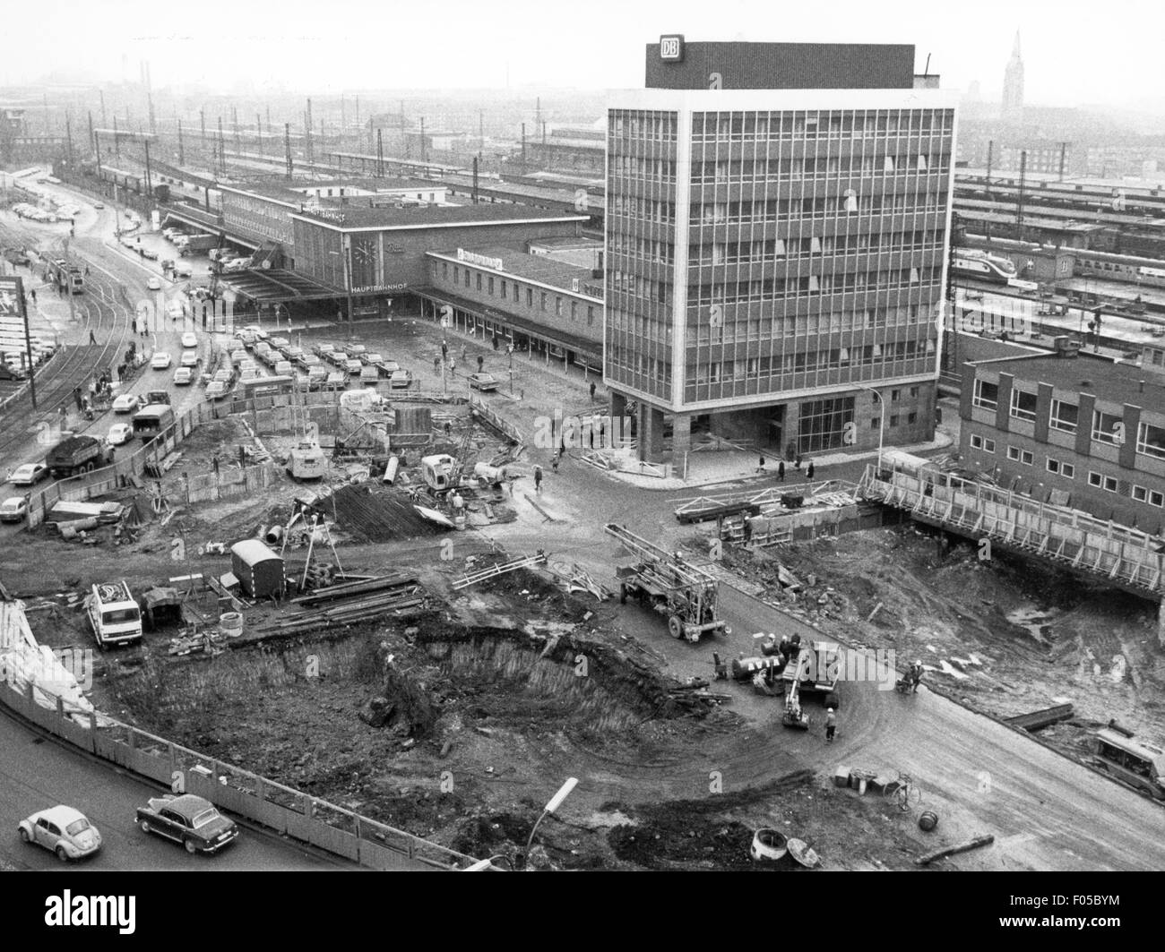 Géographie / Voyage, Allemagne, Dortmund, transport / transport, chemin de fer, gare centrale, vue extérieure, en avant travaux de construction pour la ville de chemin de fer, 1969, droits supplémentaires-Clearences-non disponible Banque D'Images