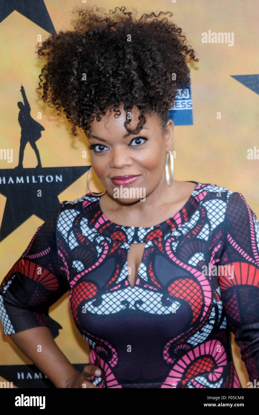 New York, NY, USA. 6e août, 2015. Yvette Nicole Brown aux arrivées de HAMILTON Opening Night on Broadway, Richard Rodgers Theatre, New York, NY, le 6 août 2015. Crédit : Patrick Cashin/Everett Collection/Alamy Live News Banque D'Images