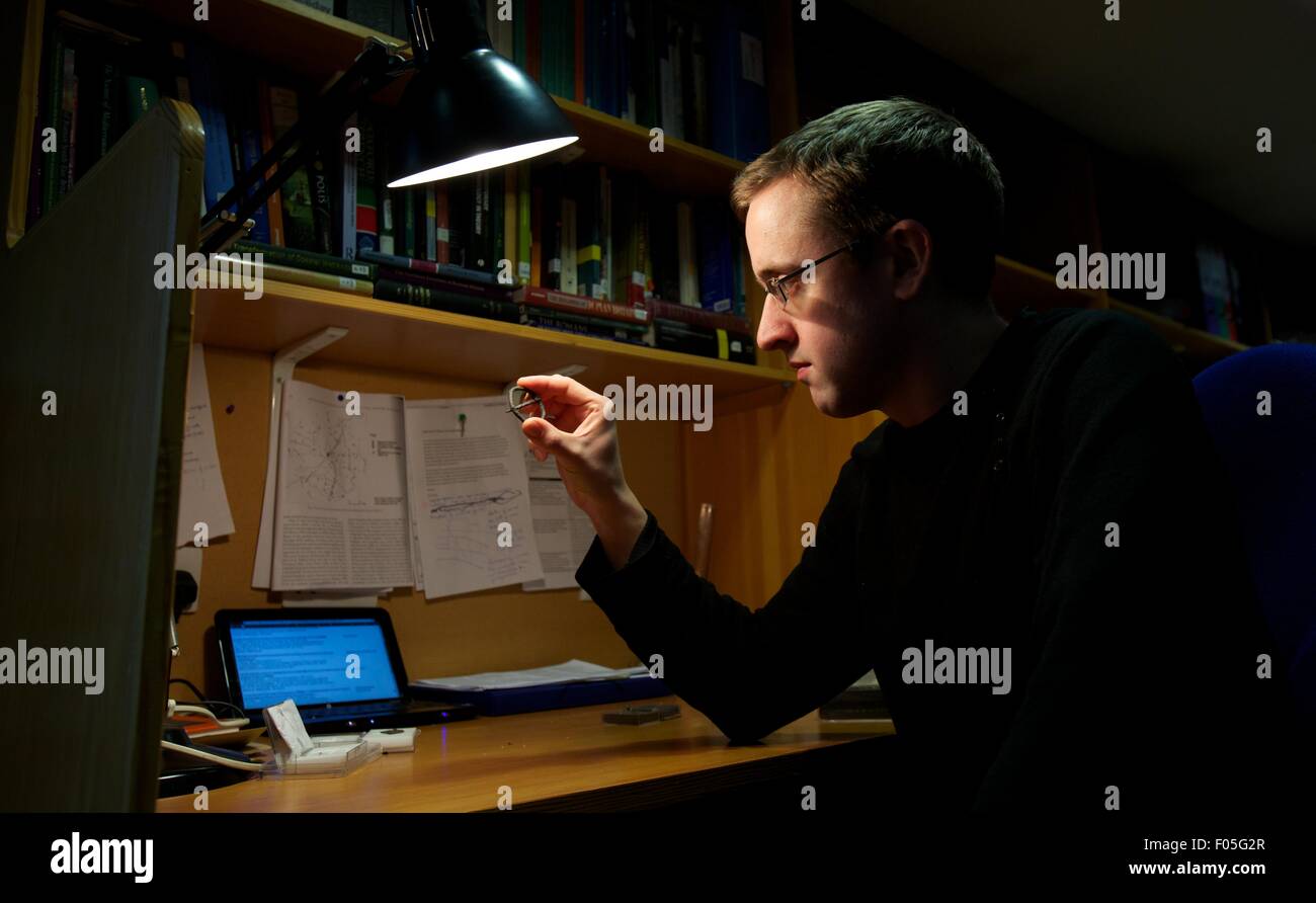 Stagiaire à l'archéologie artefacts Banque D'Images