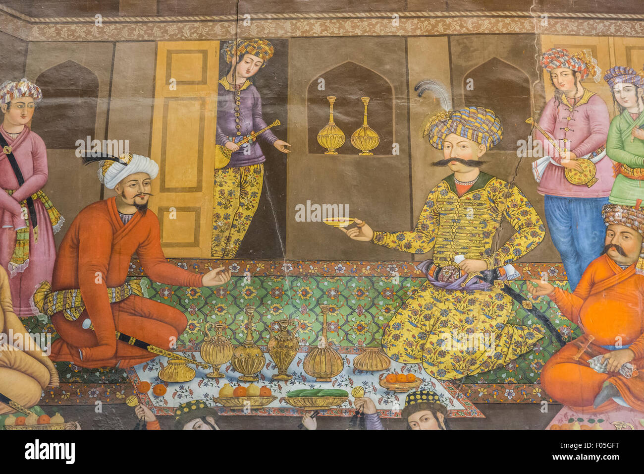 Détail de la peinture de Shah Abbas I et vali Muhammad Khan, Palais Chehel Sutun, Isfahan, Iran Banque D'Images