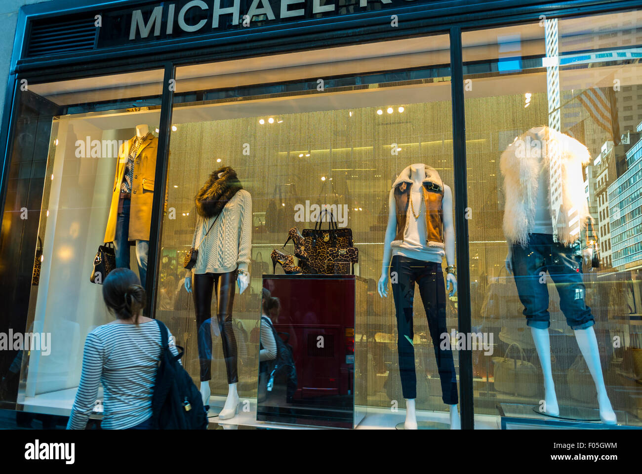 Michael kors shop window Banque de photographies et d'images à haute  résolution - Alamy