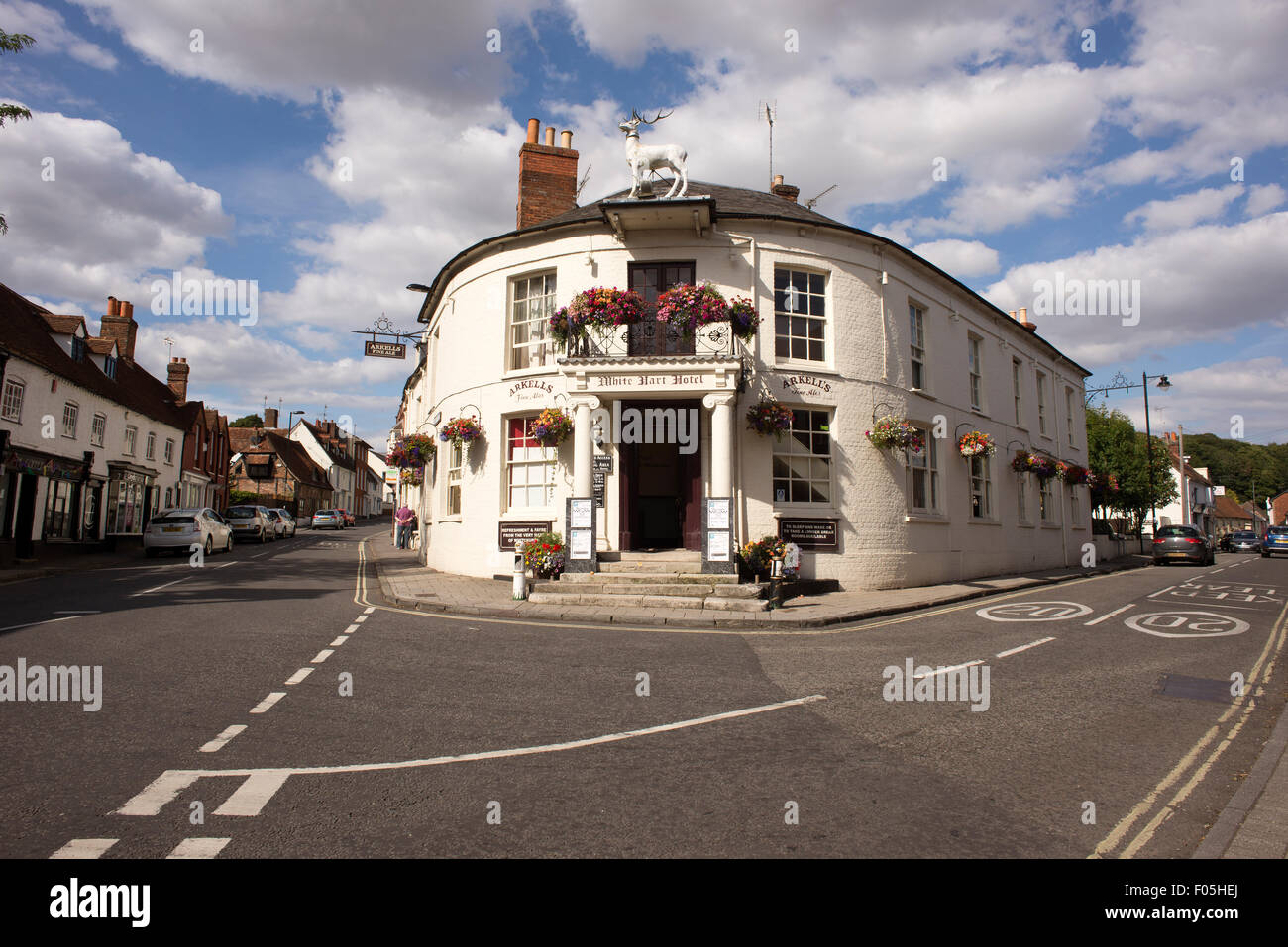 Un pub Anglais le White Hart à Whitchurch Hampshire England UK Banque D'Images