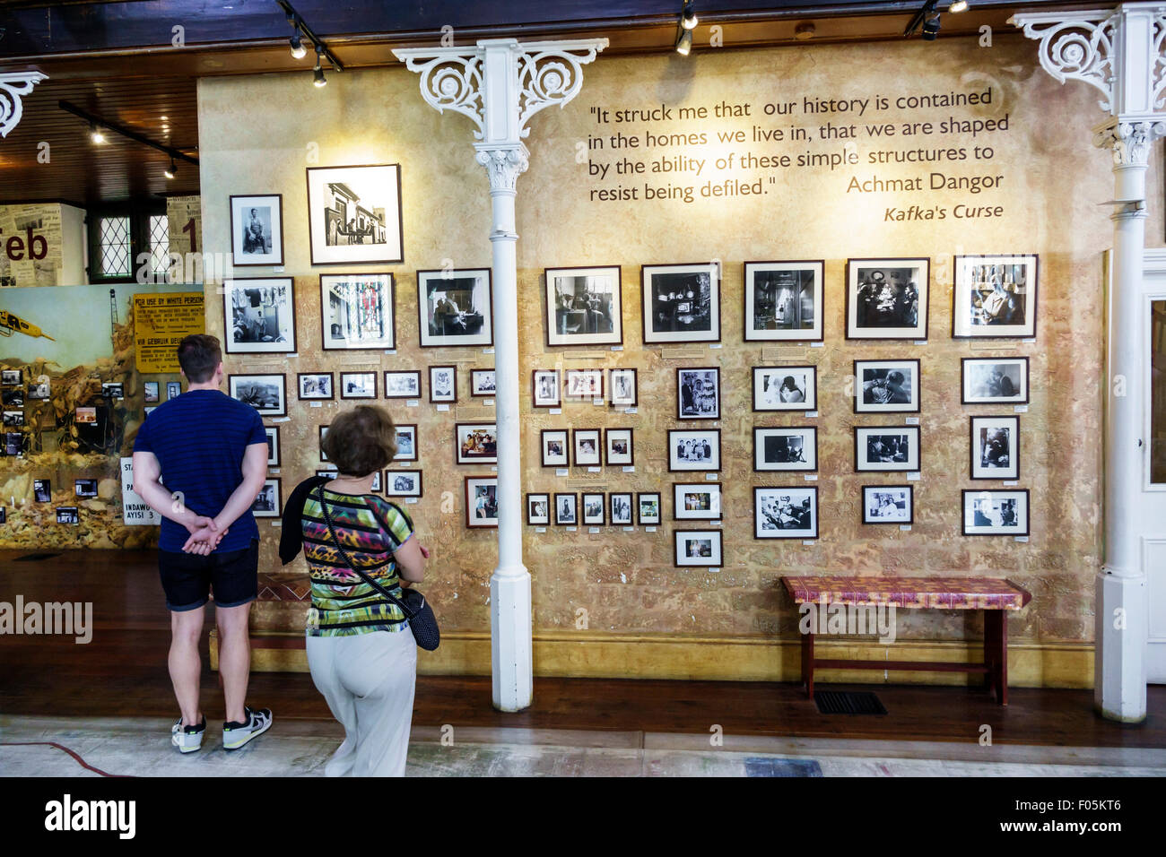 Cape Town Afrique du Sud,Centre ville,centre,District six Museum,apartheid,intérieur,exposition de collection d'exposition,homme hommes,femme femelle Banque D'Images