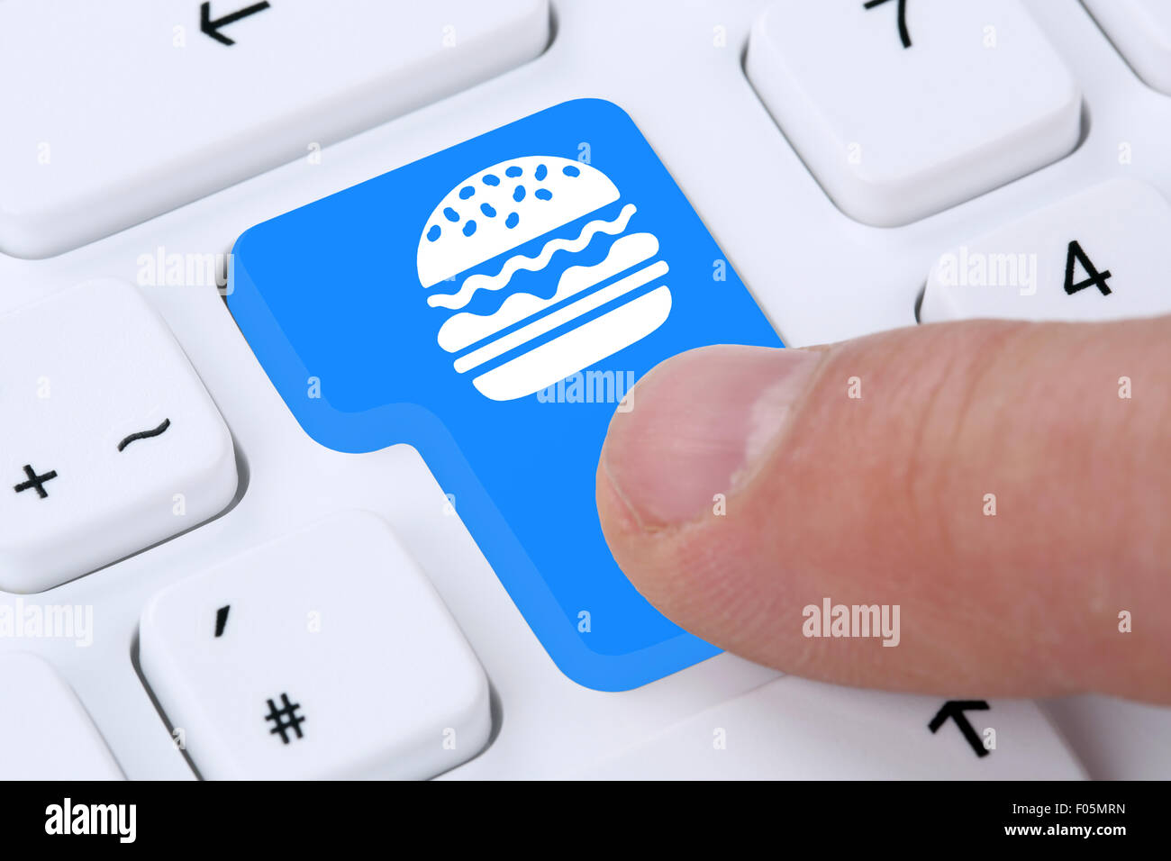 Commander en ligne cheeseburger hamburger restauration rapide restauration rapide livraison de commande internet sur ordinateur Banque D'Images