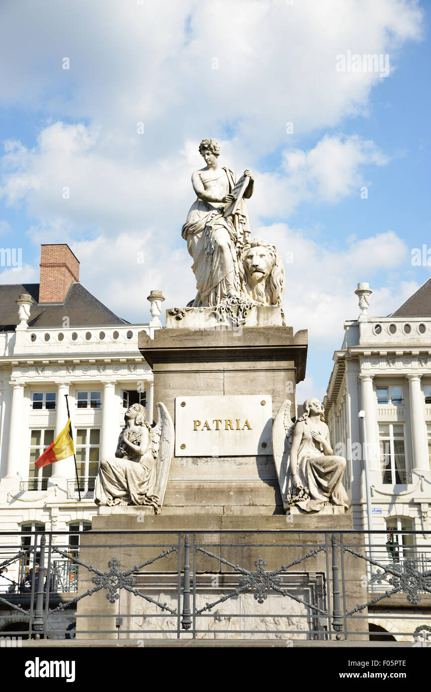 Patria statue au milieu de la Place des Martyrs à Bruxelles, Belgique. Banque D'Images