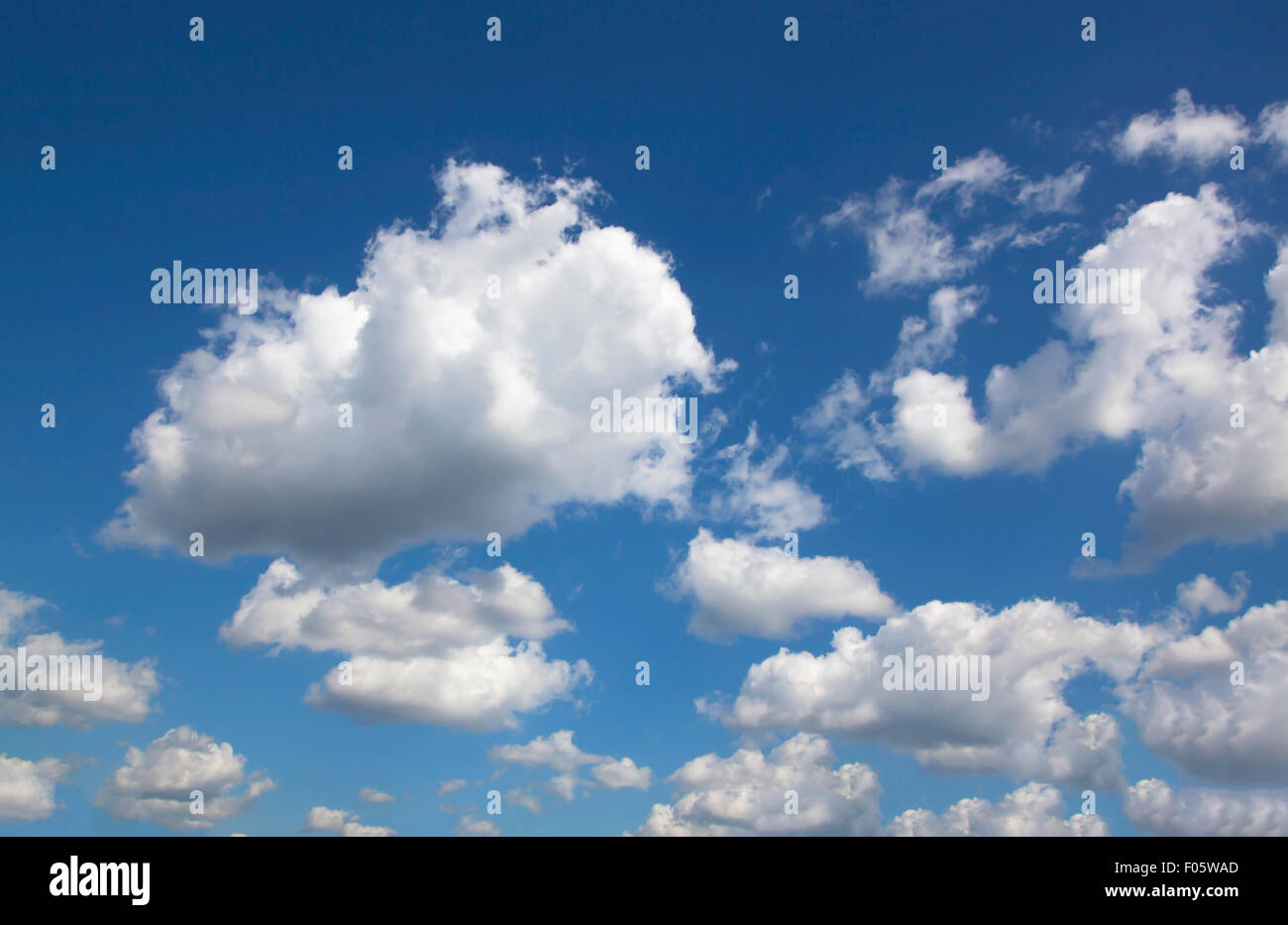 Ciel nuage blanc sur l'air extérieur naturel abstract. Banque D'Images