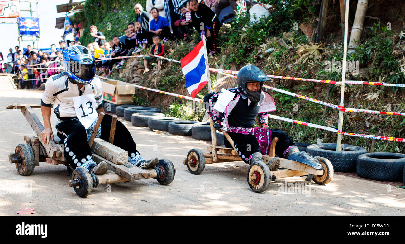 Panier racing à la nouvelle année festival dans un village de la tribu Hmong hill à Chiang Mai, Thaïlande, Asie. Banque D'Images