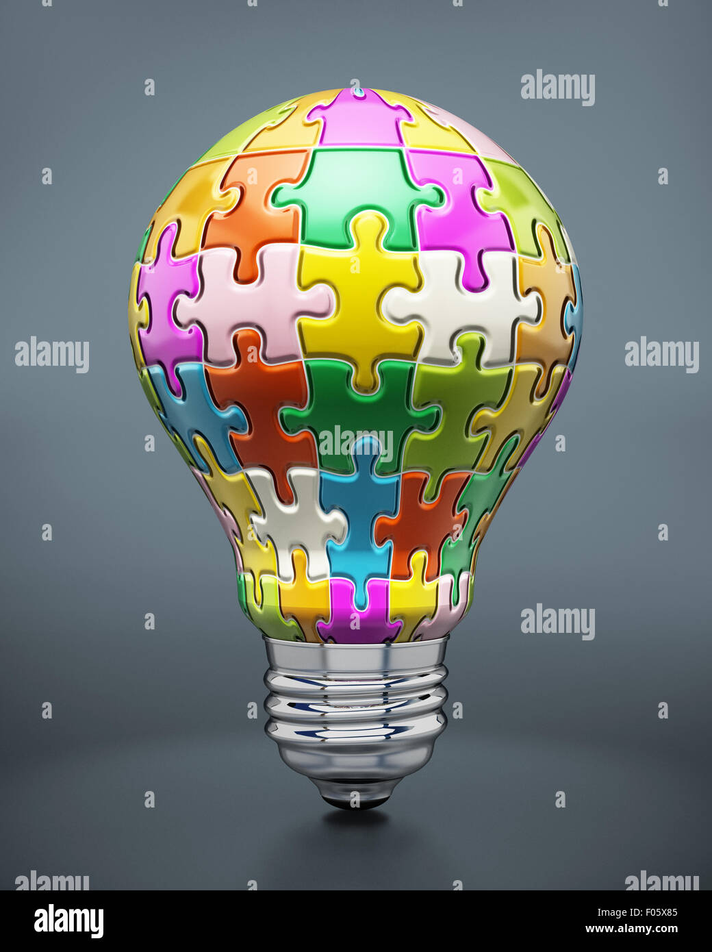 Pièces de puzzle colorées formant une ampoule électrique. Banque D'Images