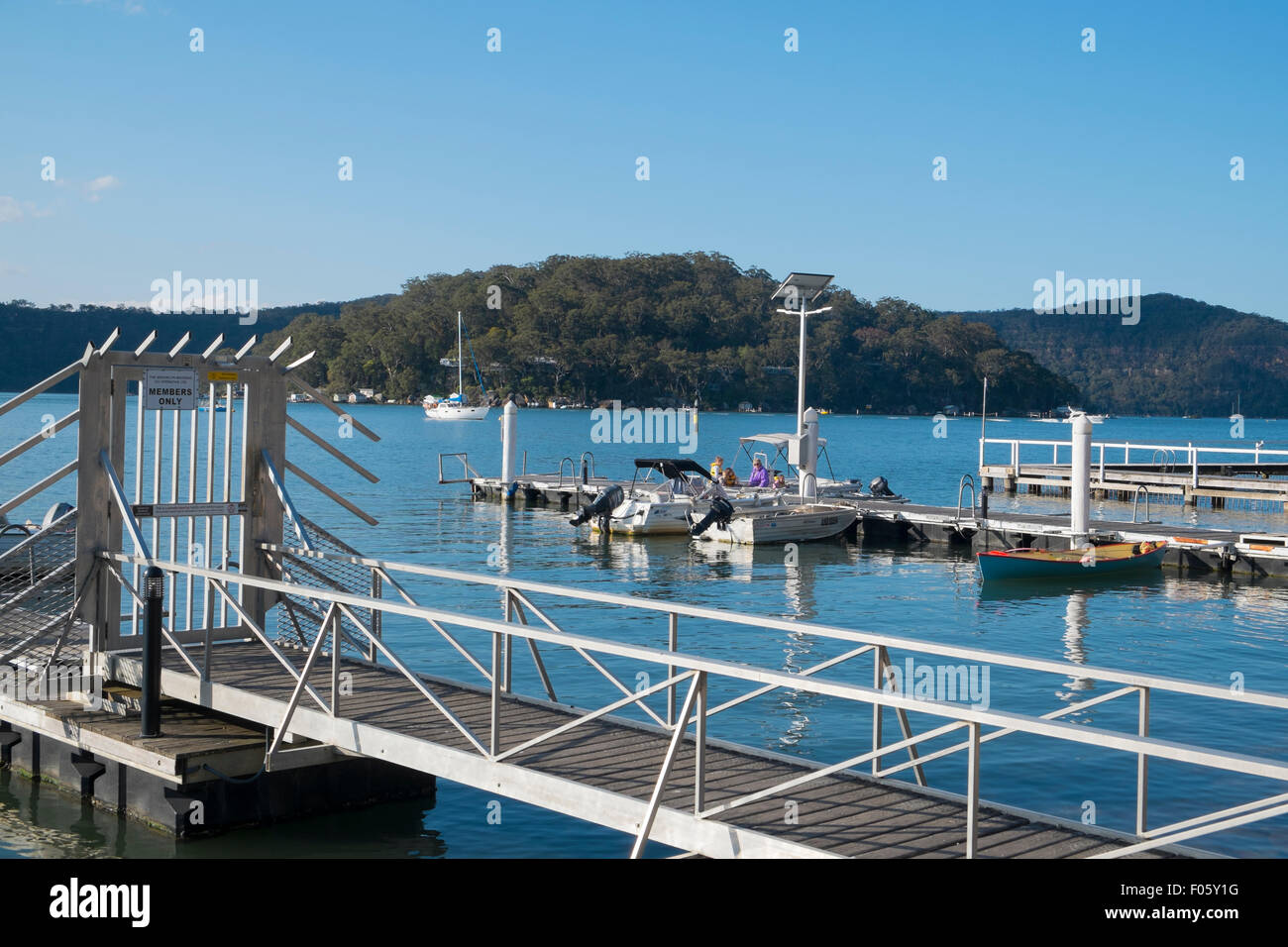 Avis de Hawkesbury river à partir de la marina de Brooklyn, New South Wales, Australie Banque D'Images