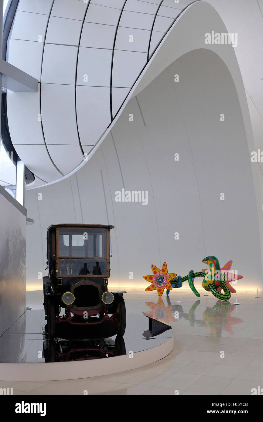 Intérieur de la Fondation Heydar Aliyev Center conçu par Iraqi-British architecte Zaha Hadid et noté pour son architecture particulière dans la ville de Bakou, capitale de l'Azerbaïdjan Banque D'Images