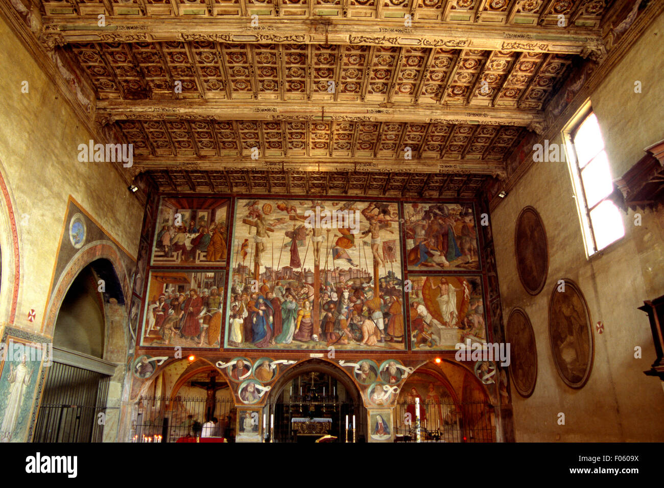 L'Italie, Lombardie, Caravage, église de San Bernardino, vue de l'intérieur, la fresque Banque D'Images