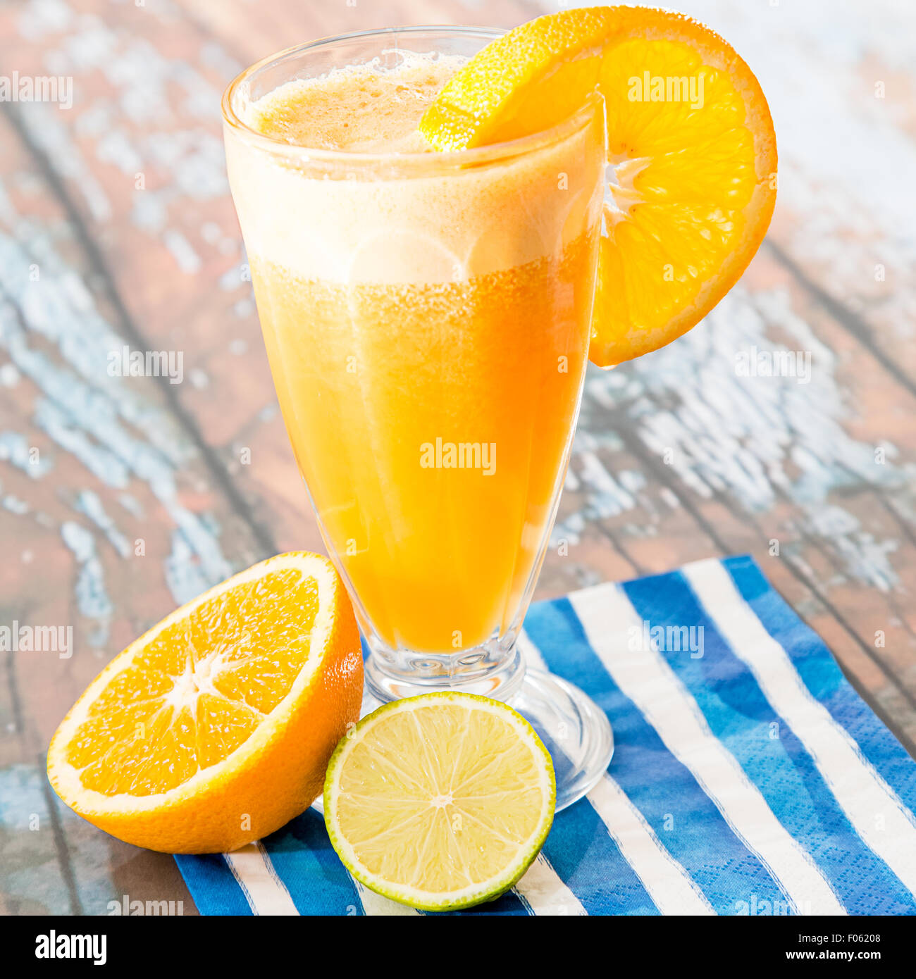 Jus d'orange et le jus de lime Banque D'Images