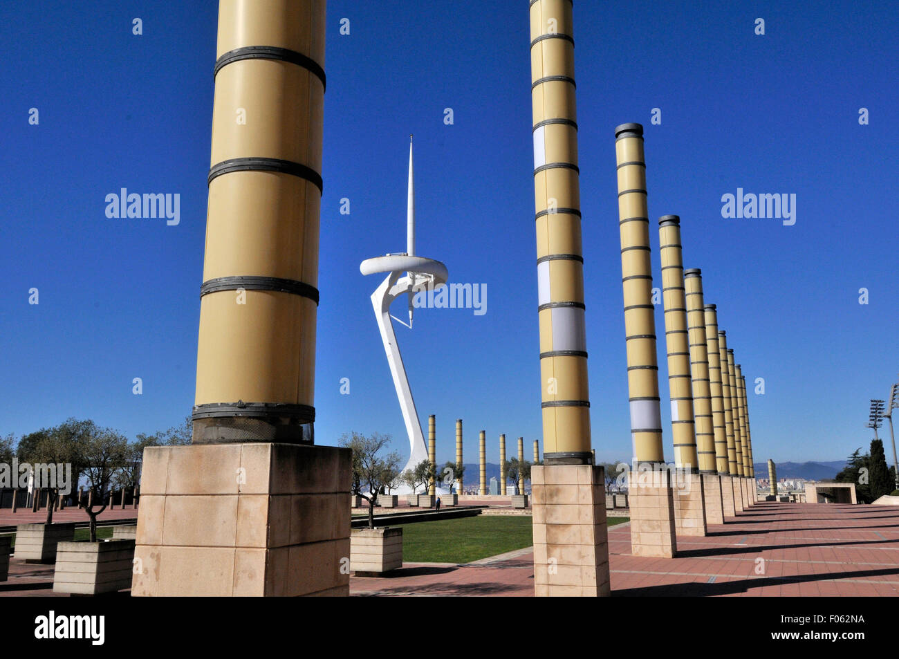 L'anneau olympique. La colline de Montjuïc. Palau Sant Jordi, tour de télécommunication par Santiago Calatrava, Banque D'Images