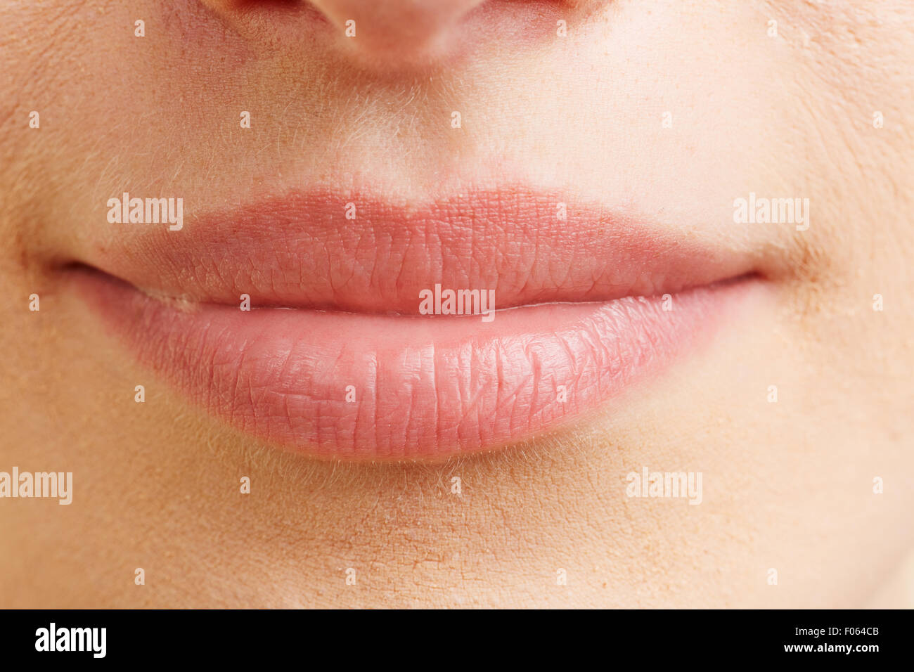 Close-up of a fermé la bouche avec de pleines lèvres femelle Banque D'Images