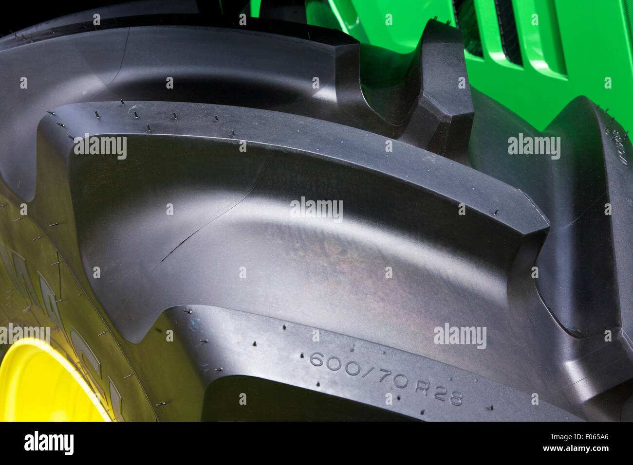 Pneu de tracteur Banque D'Images