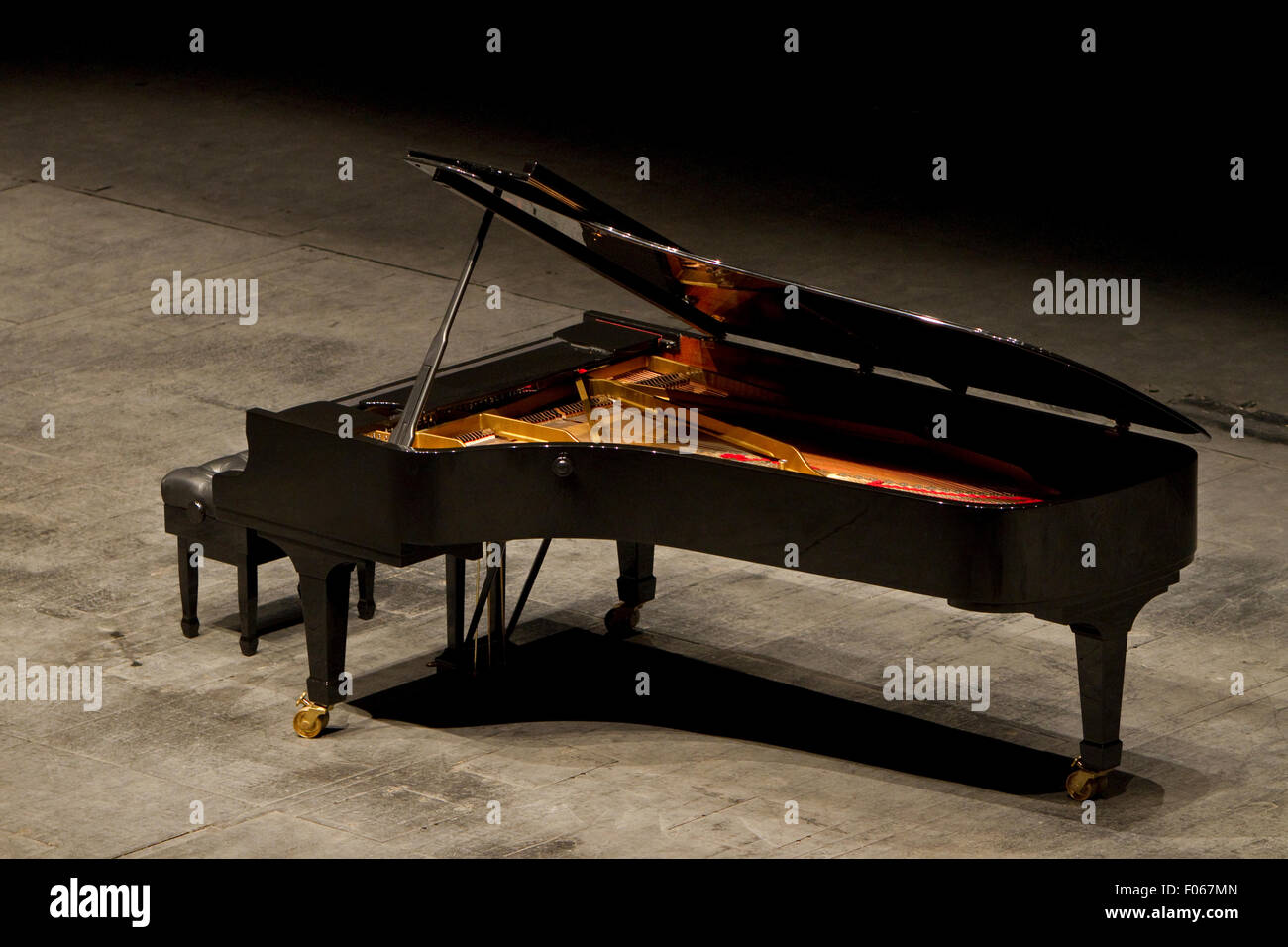 Piano ouvert Banque de photographies et d'images à haute résolution - Alamy