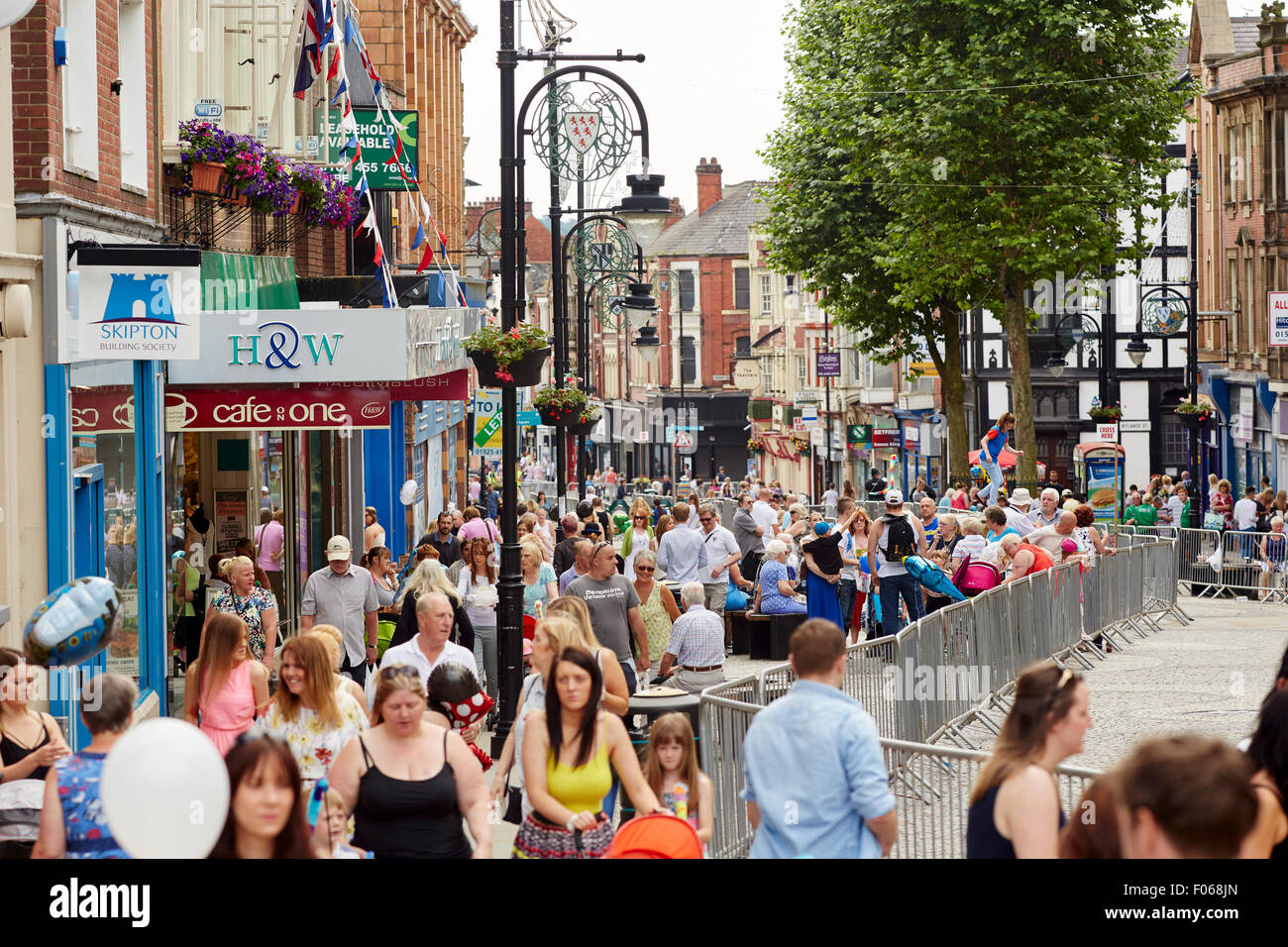 Le centreville de Warrington dans le Cheshire shopper shopping