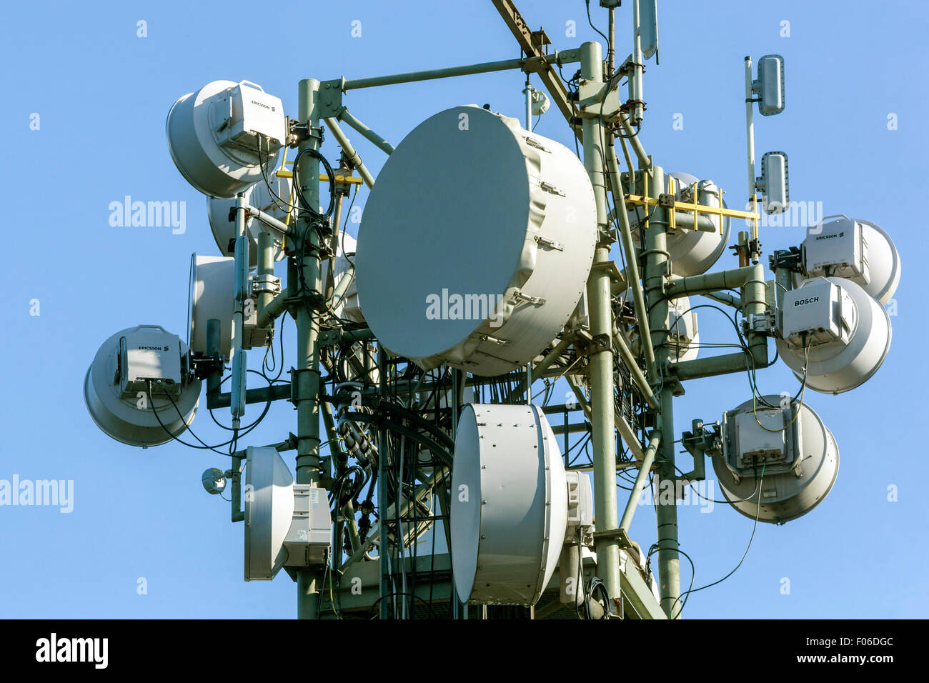 Antennes de télécommunication sur le pylône, République Tchèque Banque D'Images