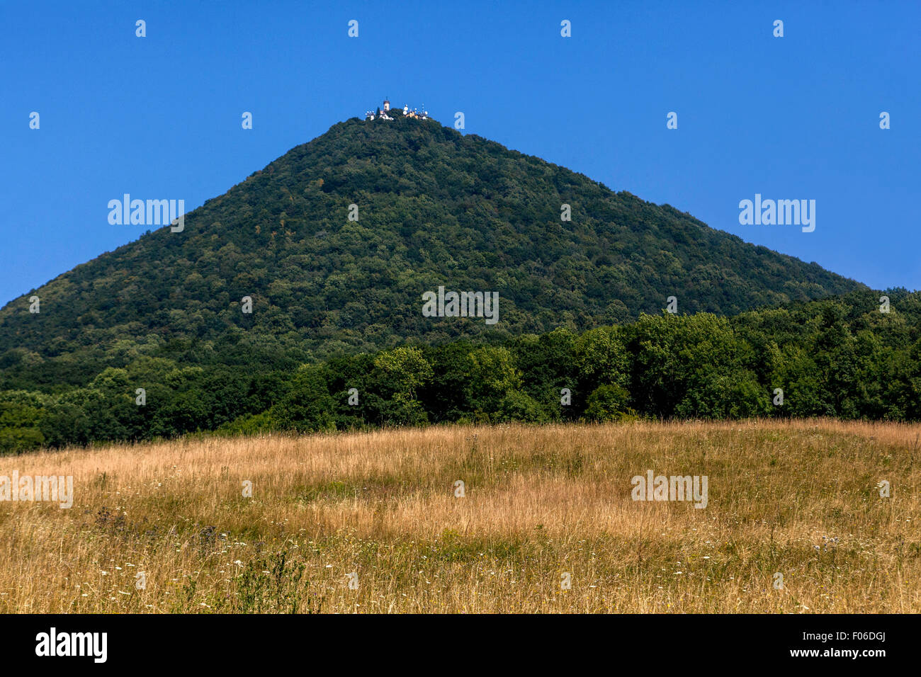 Milesovka est avec ses 837 m, la plus haute montagne de Ceské Stredohori (Bohême centrale) Uplands, République Tchèque Banque D'Images