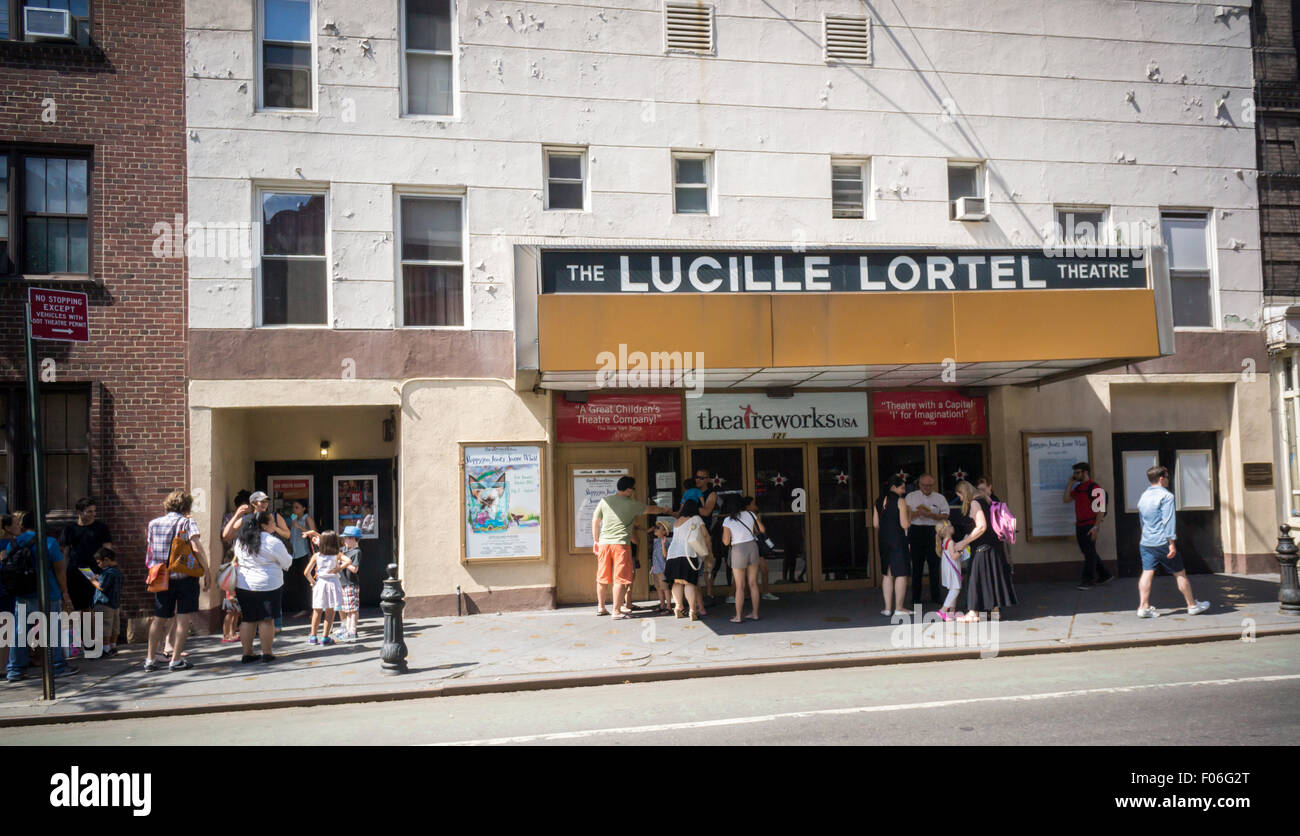 Lucille Lortel Theatre historique sur Christopher Street dans Greenwich Village à New York, le dimanche 2 août, 2015. Construit en 1926 comme une salle de cinéma Le cinéma a été nommée, la Hudson Hudson Playhouse et le théâtre de lys. Il dispose actuellement de 299 sièges. (© Richard B. Levine) Banque D'Images