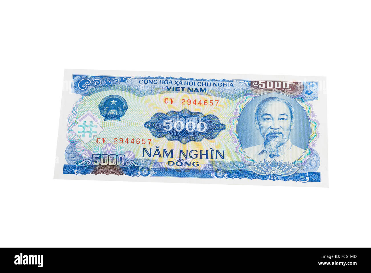 Cinq mille dongs vietnamiens billet sur un fond blanc Banque D'Images