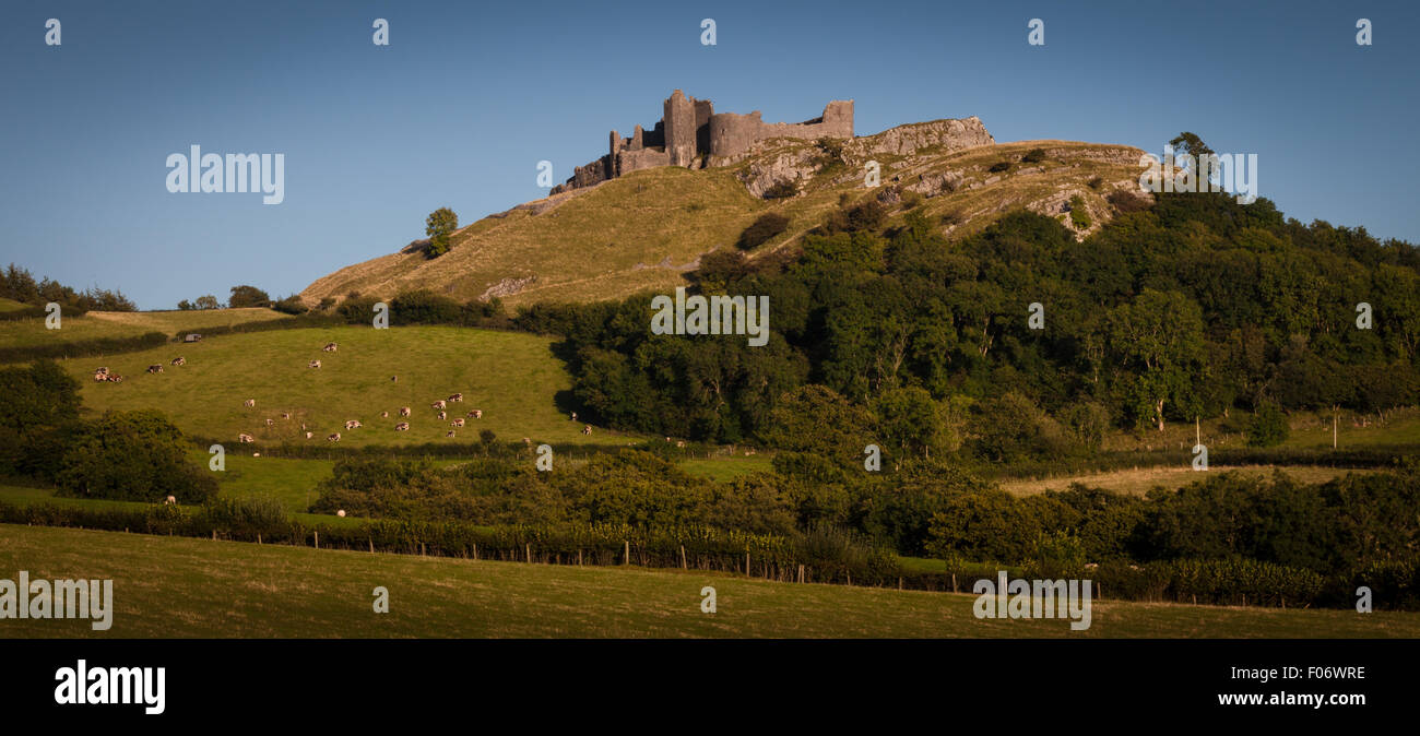 Carreg Cennen Castle se trouve sur une colline près de la rivière Cennen, dans le village de piège, quatre miles au sud de Llandeilo Banque D'Images