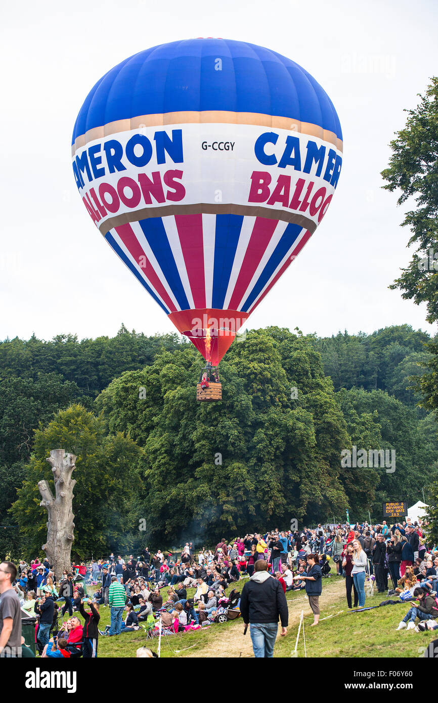 Bristol, Royaume-Uni. 09Th Aug 2015. Le dernier jour de la 37e Bristol International Balloon Fiesta a commencé par une ascension de masse tôt le matin à 6h00. Malgré les prévisions de nuages, il y a eu un aperçu sur la lumière du soleil. Les ballons à air chaud à la dérive vers la ville de Bristol. Bristol, Royaume-Uni. 9 Août 2015 : Crédit d'Redorbital Photography/Alamy Live News Banque D'Images