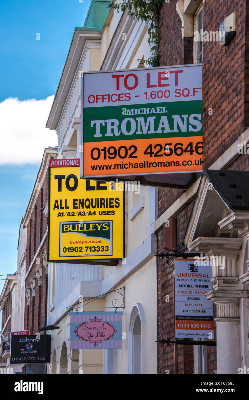 Signes de laisser des bureaux dans le centre de Wolverhampton Banque D'Images