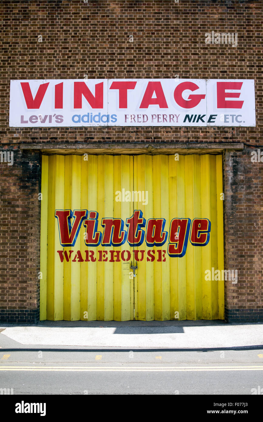 Vêtements vintage warehouse Banque D'Images