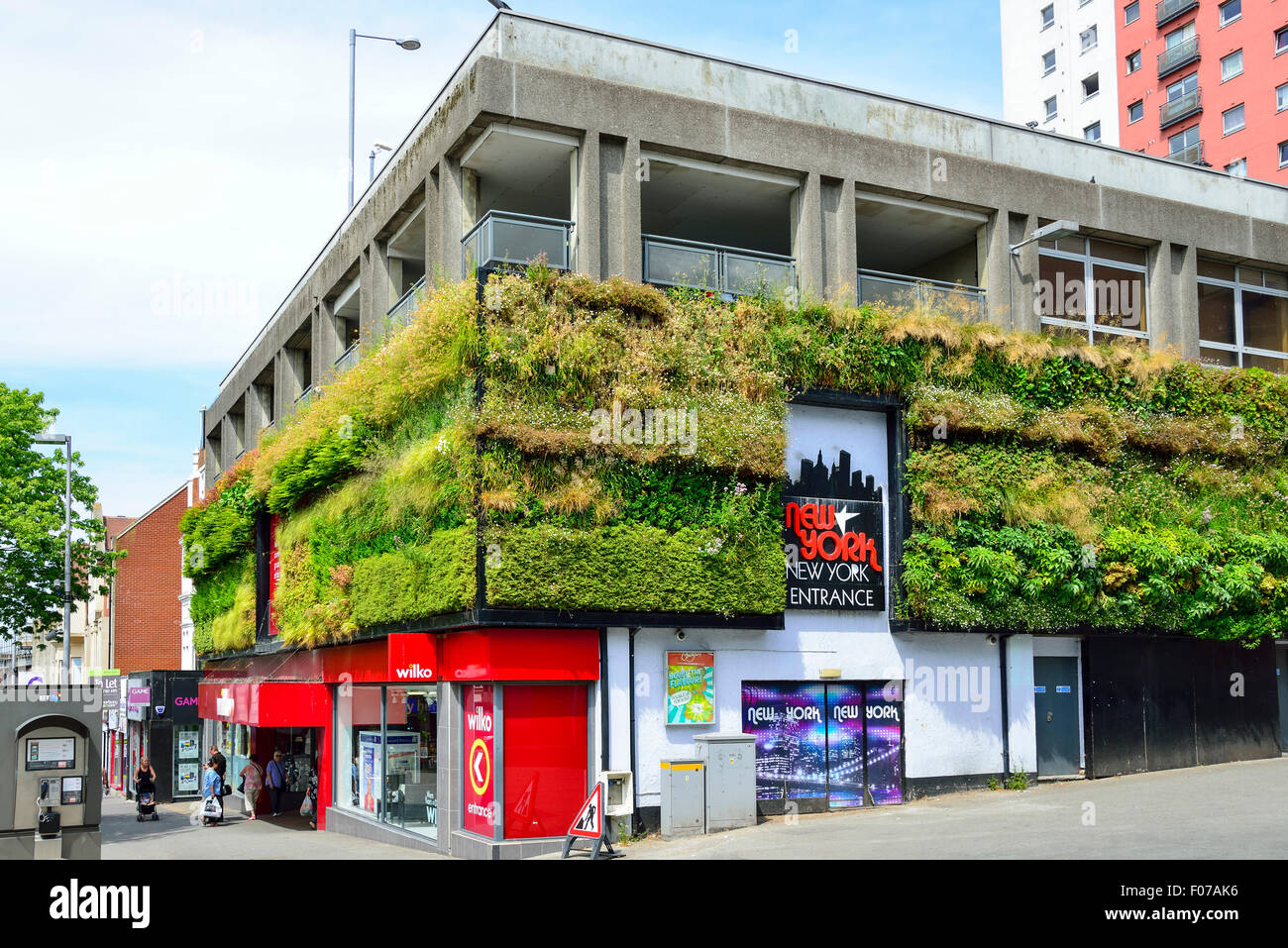 "La muraille verte', High Street, SUTTON, London Borough of Sutton, Greater London, Angleterre, Royaume-Uni Banque D'Images