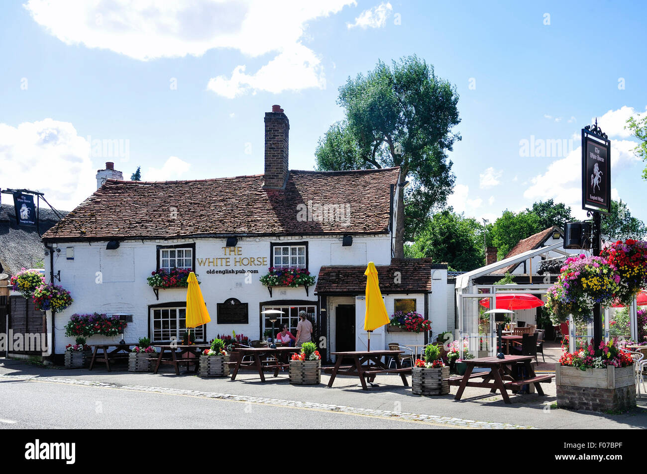 L'Auberge du Cheval Blanc, le Village de Longford, le London, Greater London, Angleterre, Royaume-Uni Banque D'Images